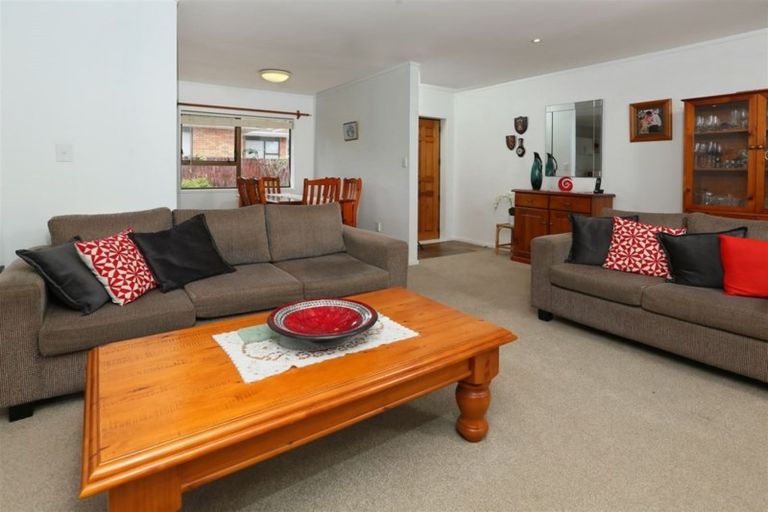 Photo of property in 2/104 Rathgar Road, Henderson, Auckland, 0610