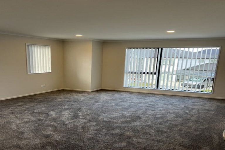 Photo of property in 28 Ballyalton Crescent, Flat Bush, 2019