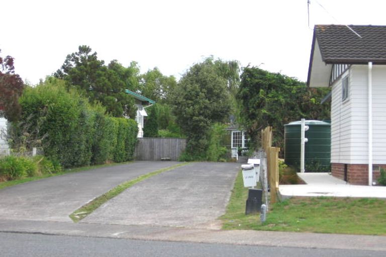 Photo of property in 2/150 Sunnynook Road, Sunnynook, Auckland, 0620