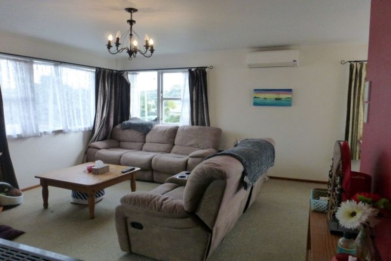 Photo of property in 46 La Rosa Street, Green Bay, Auckland, 0604