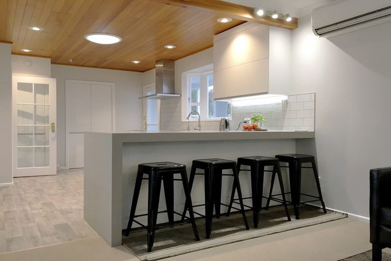 Photo of property in 6 Winston Street, Crofton Downs, Wellington, 6035