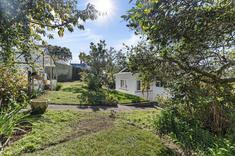 Photo of property in 3 Barrett Street, Westown, New Plymouth, 4310