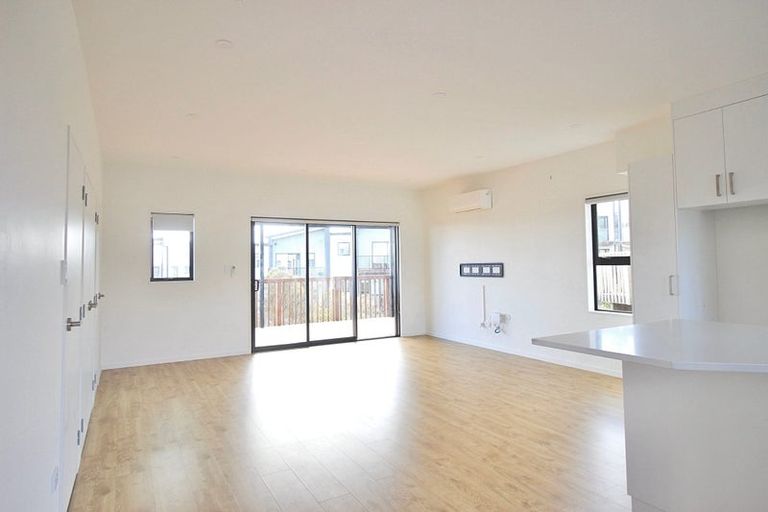 Photo of property in 11a Putiputi Way, Papakura, 2110