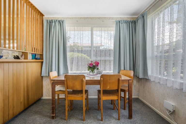 Photo of property in 69 Gloaming Hill, Titahi Bay, Porirua, 5022