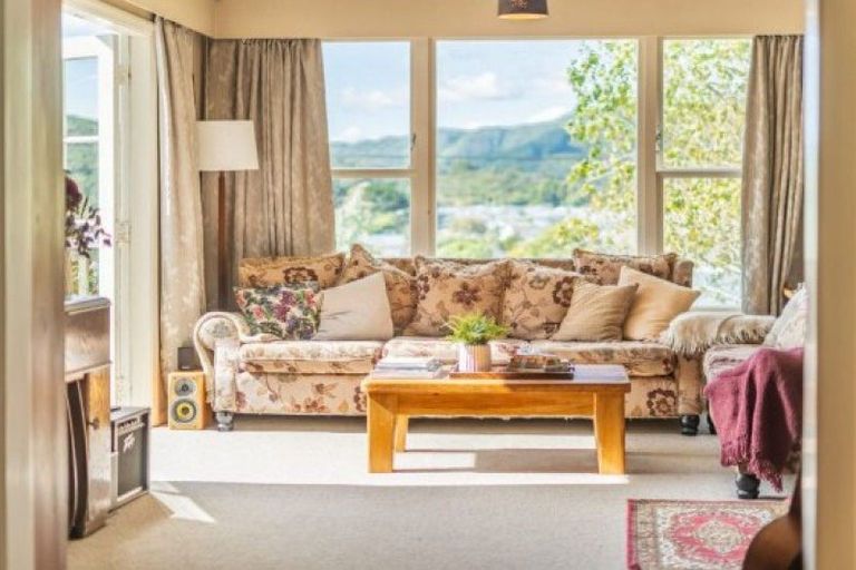 Photo of property in 121 Wainuiomata Road, Wainuiomata, Lower Hutt, 5014