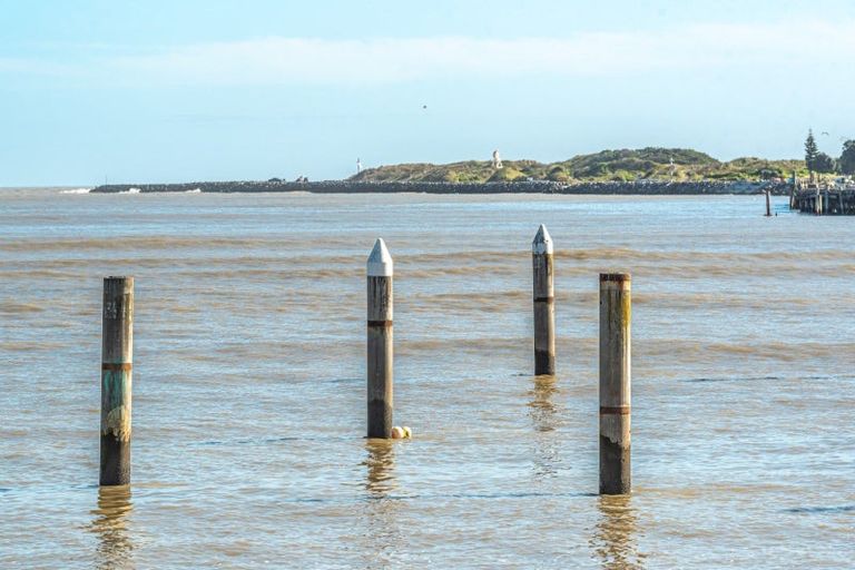 Photo of property in 2 Wharf Street, Castlecliff, Whanganui, 4501