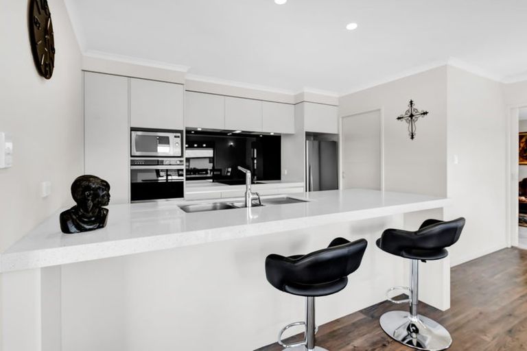 Photo of property in 49 Links Drive, Waiwhakaiho, New Plymouth, 4312