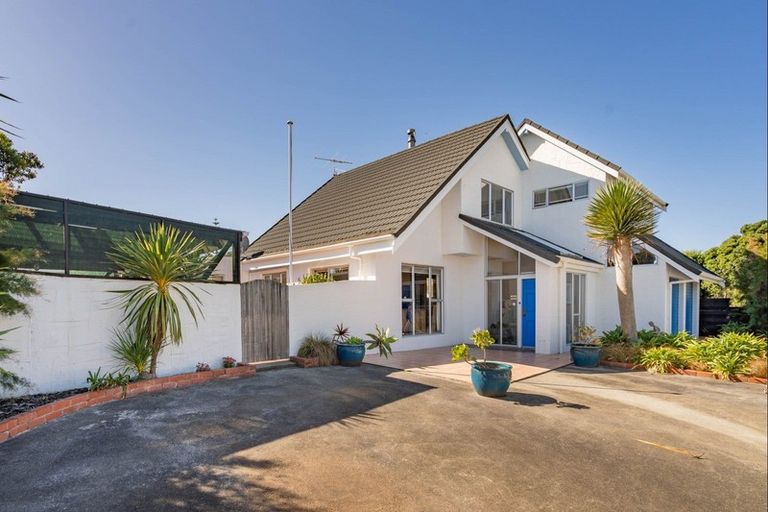 Photo of property in 113 Field Way, Waikanae Beach, Waikanae, 5036