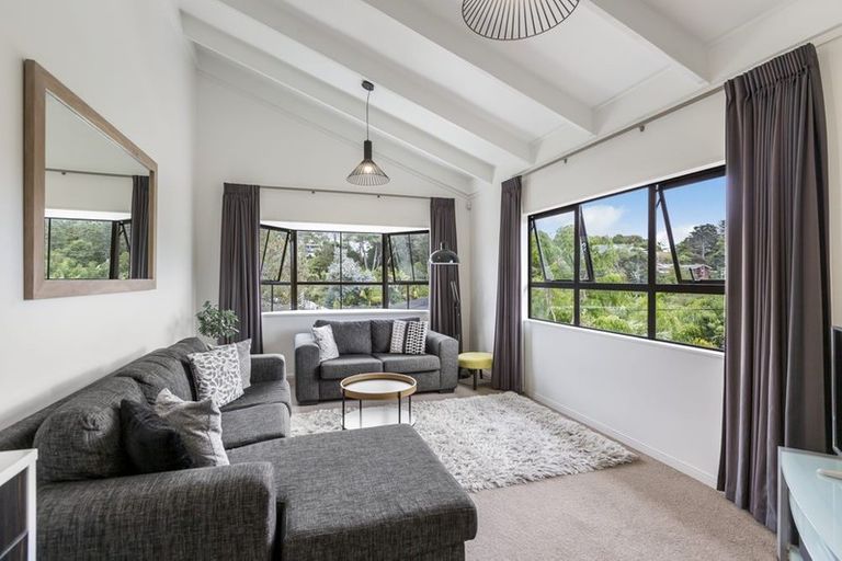 Photo of property in 2/660 Beach Road, Browns Bay, Auckland, 0630