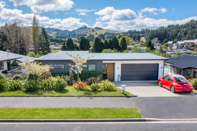 Photo of property in 33 Grandvista Drive, Green Island, Dunedin, 9018