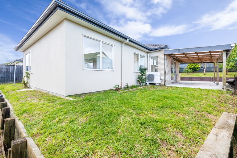 Photo of property in 14 Ashmere Lane, Weymouth, Auckland, 2103