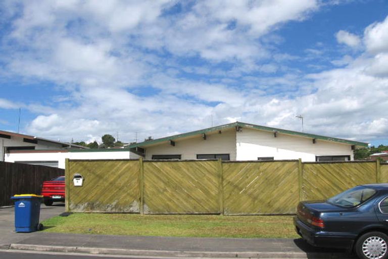 Photo of property in 1/5 Cabello Place, Unsworth Heights, Auckland, 0632