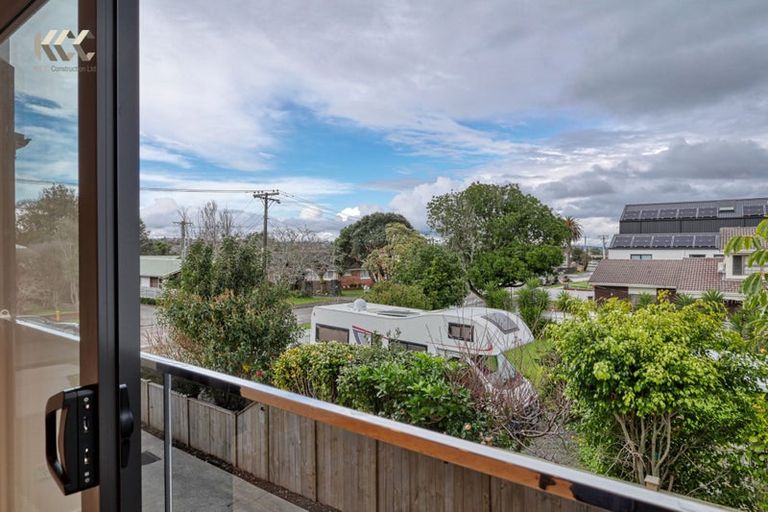 Photo of property in 2/14 Kerswill Place, Pakuranga, Auckland, 2010