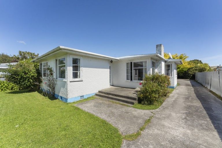 Photo of property in 12 Chester Crescent, West End, Palmerston North, 4410
