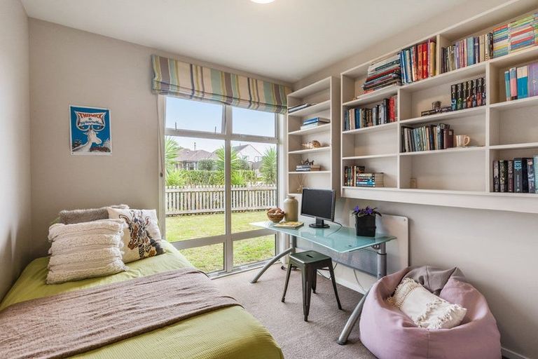 Photo of property in 6 Telford Way, Raumati Beach, Paraparaumu, 5032