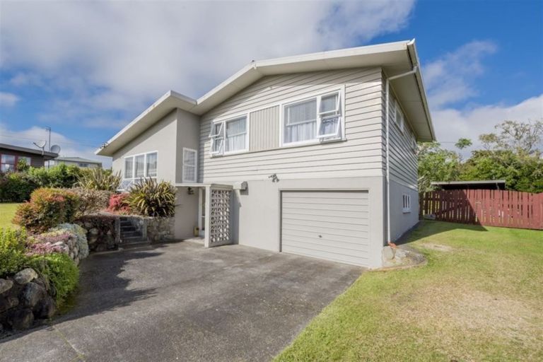 Photo of property in 16 Highbury Drive, Levin, 5510