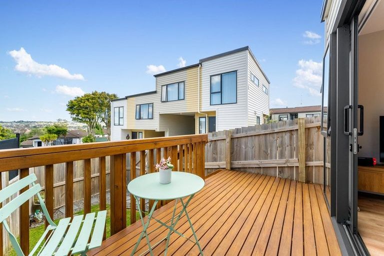 Photo of property in 50d Sandgate Avenue, Botany Downs, Auckland, 2010