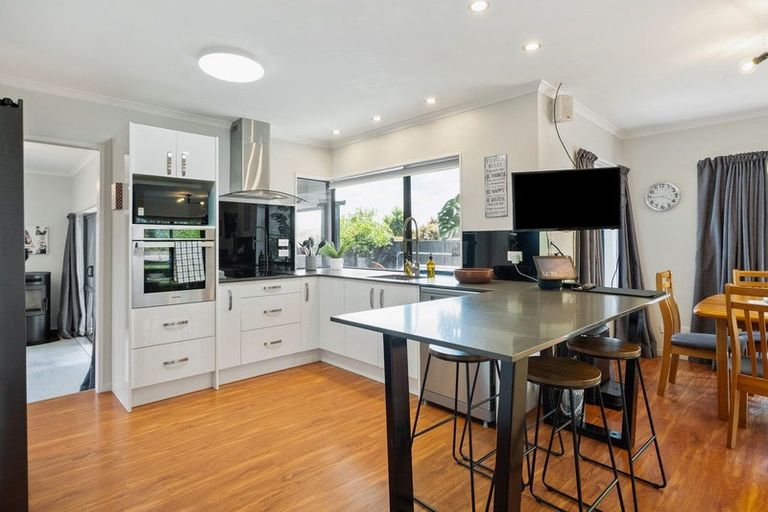 Photo of property in 22 Regent Drive, Paraparaumu Beach, Paraparaumu, 5032