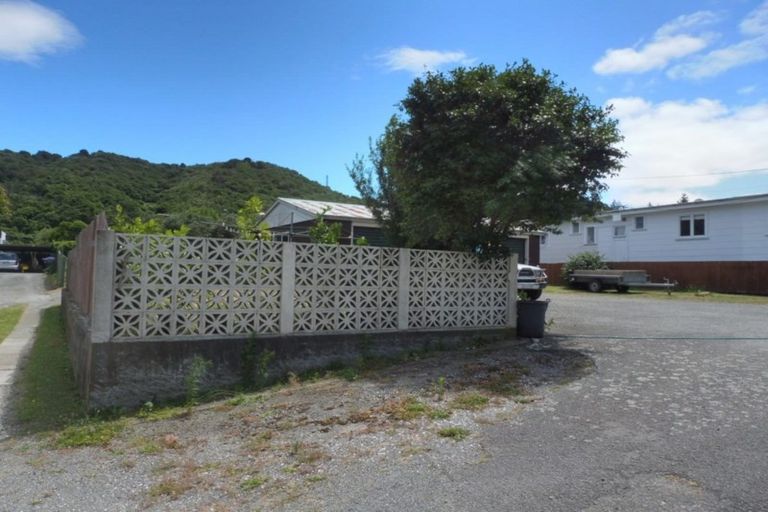 Photo of property in 91a Waikawa Road, Picton, 7220