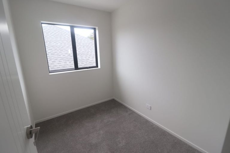 Photo of property in 18b Edgware Road, West Harbour, Auckland, 0618