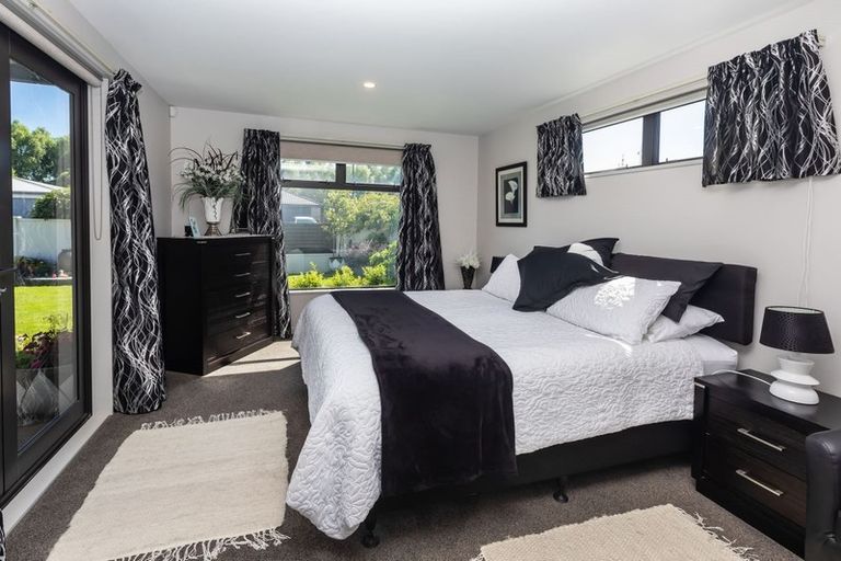 Photo of property in 8 Davaar Crescent, Broomfield, Christchurch, 8042