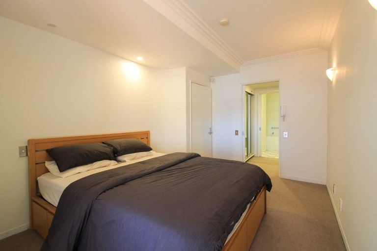 Photo of property in 2/226 Oriental Parade, Oriental Bay, Wellington, 6011