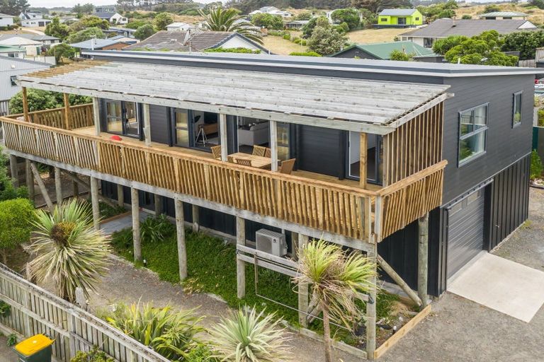 Photo of property in 6 Arataki Grove, Waitarere Beach, Levin, 5510