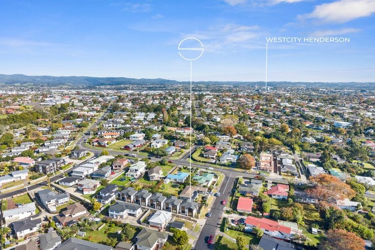 Photo of property in 1b Valron Road, Te Atatu South, Auckland, 0602