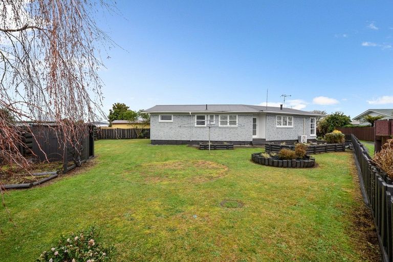 Photo of property in 10 Bremridge Place, Melville, Hamilton, 3206