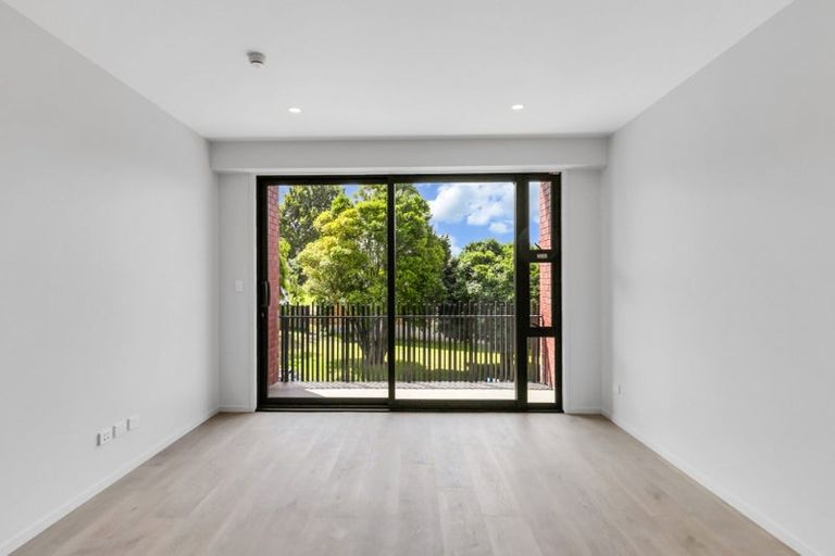 Photo of property in 205/2 Ko Street, Northcote, Auckland, 0627