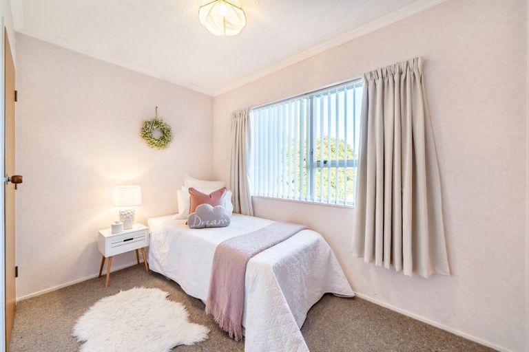 Photo of property in 33 Shanly Street, Brown Owl, Upper Hutt, 5018