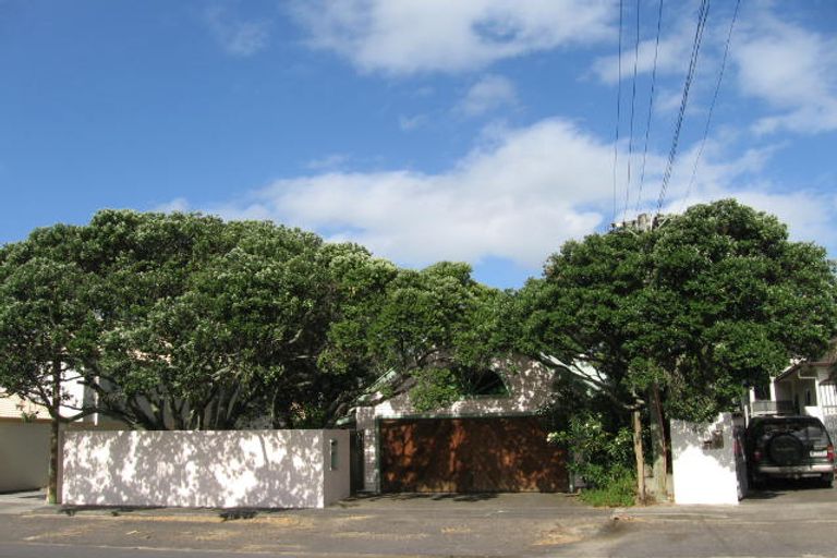 Photo of property in 51 Milford Road, Milford, Auckland, 0620