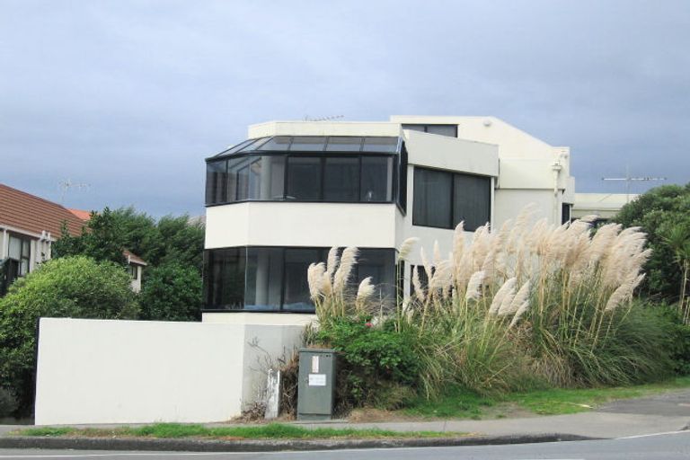 Photo of property in 10 Marine Parade, Paraparaumu Beach, Paraparaumu, 5032