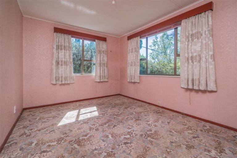 Photo of property in 72 Kelman Road, Kelston, Auckland, 0602