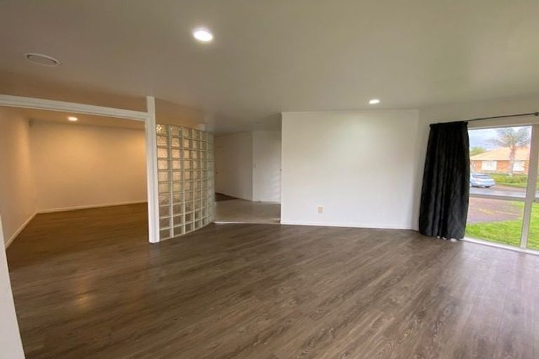 Photo of property in 14 Caldbeck Rise, Northpark, Auckland, 2013