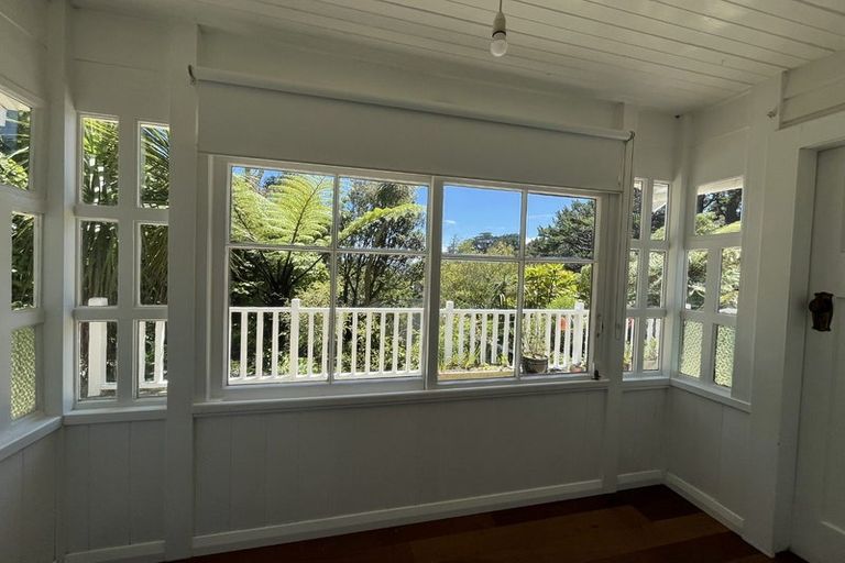 Photo of property in 10 Connaught Terrace, Brooklyn, Wellington, 6021