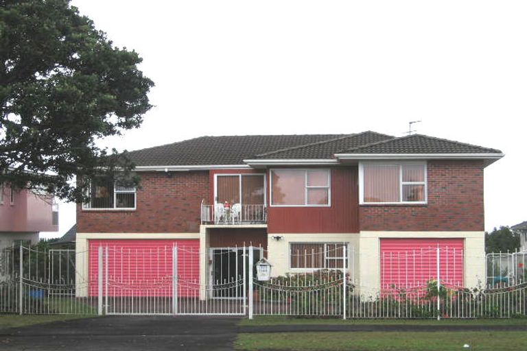 Photo of property in 4283a Great North Road, Glendene, Auckland, 0602