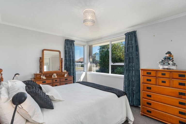 Photo of property in 26 Royal Park Drive, Parklands, Christchurch, 8083