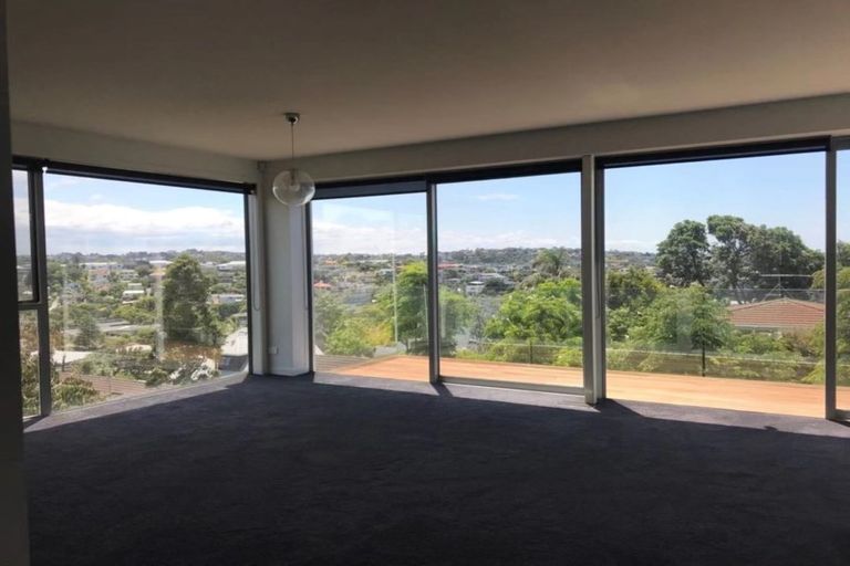 Photo of property in 1/14 Rothesay Bay Road, Rothesay Bay, Auckland, 0630