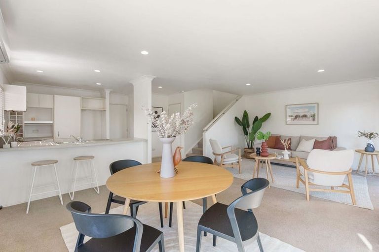 Photo of property in 1/14 Ponderosa Drive, Oteha, Auckland, 0632