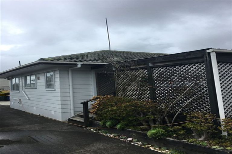 Photo of property in 2 Silverstone Place, Henderson, Auckland, 0612
