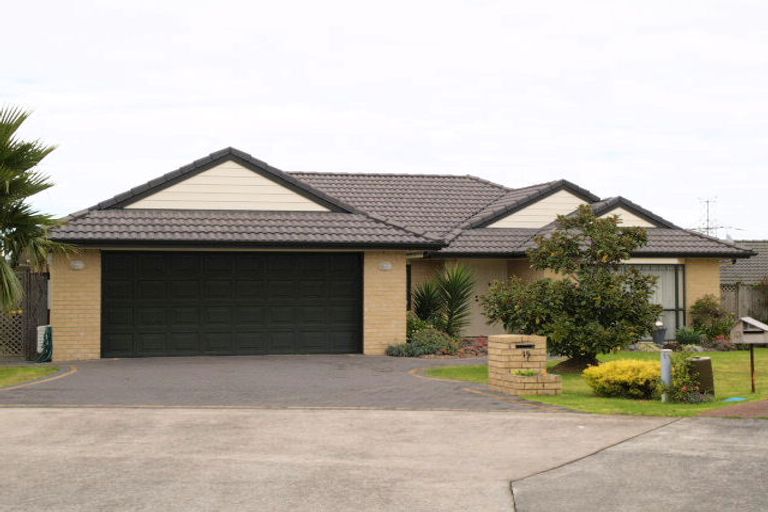 Photo of property in 15 Trovare Place, Golflands, Auckland, 2013