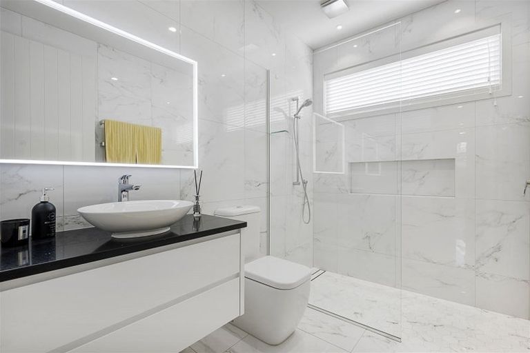 Photo of property in 123a Churchill Road, Rothesay Bay, Auckland, 0630