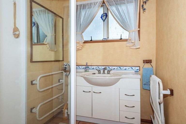 Photo of property in 8 West View Crescent, Onerahi, Whangarei, 0110