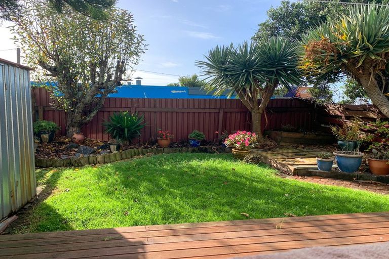 Photo of property in 2/4 Coronation Road, Glenfield, Auckland, 0627