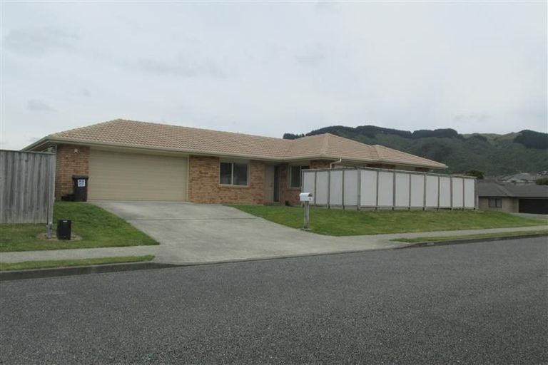 Photo of property in 16 Percy Kinsman Crescent, Riverstone Terraces, Upper Hutt, 5018