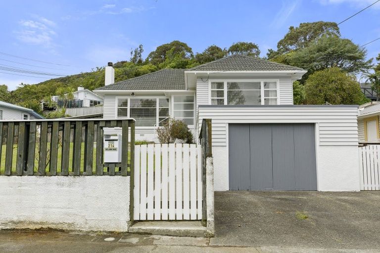 Photo of property in 214 Waddington Drive, Naenae, Lower Hutt, 5011