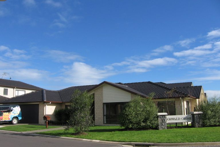 Photo of property in 1 Oswald Close, Flat Bush, Auckland, 2016