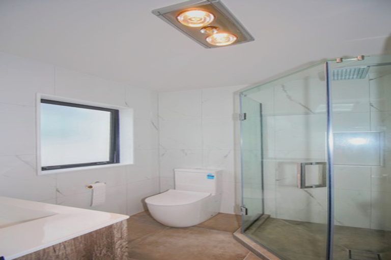 Photo of property in 59b Cedar Heights Avenue, Massey, Auckland, 0614