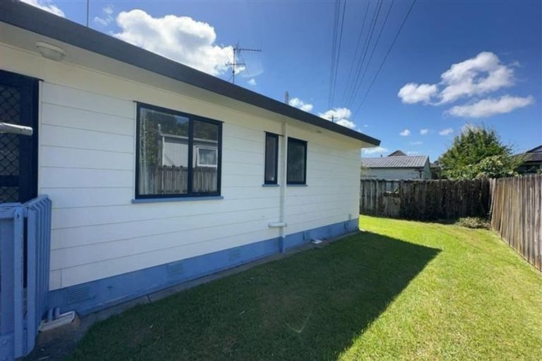 Photo of property in 1/107 Santiago Crescent, Unsworth Heights, Auckland, 0632